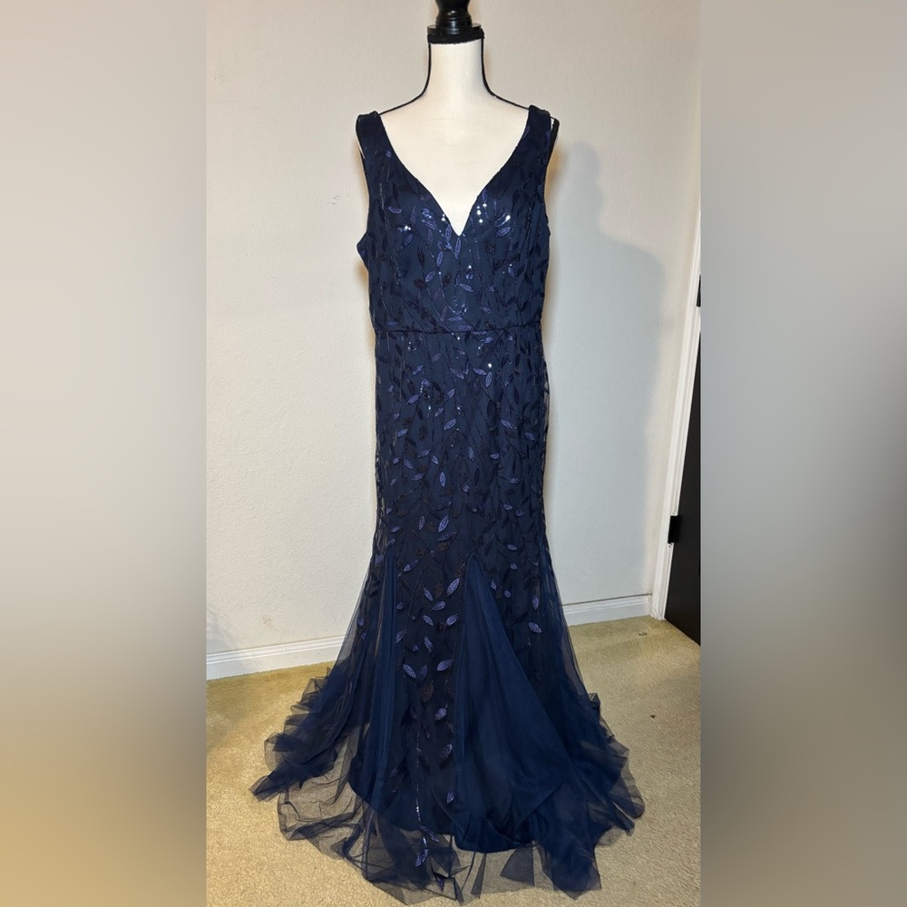 Elegant Navy Blue Gown with Leaf Pattern